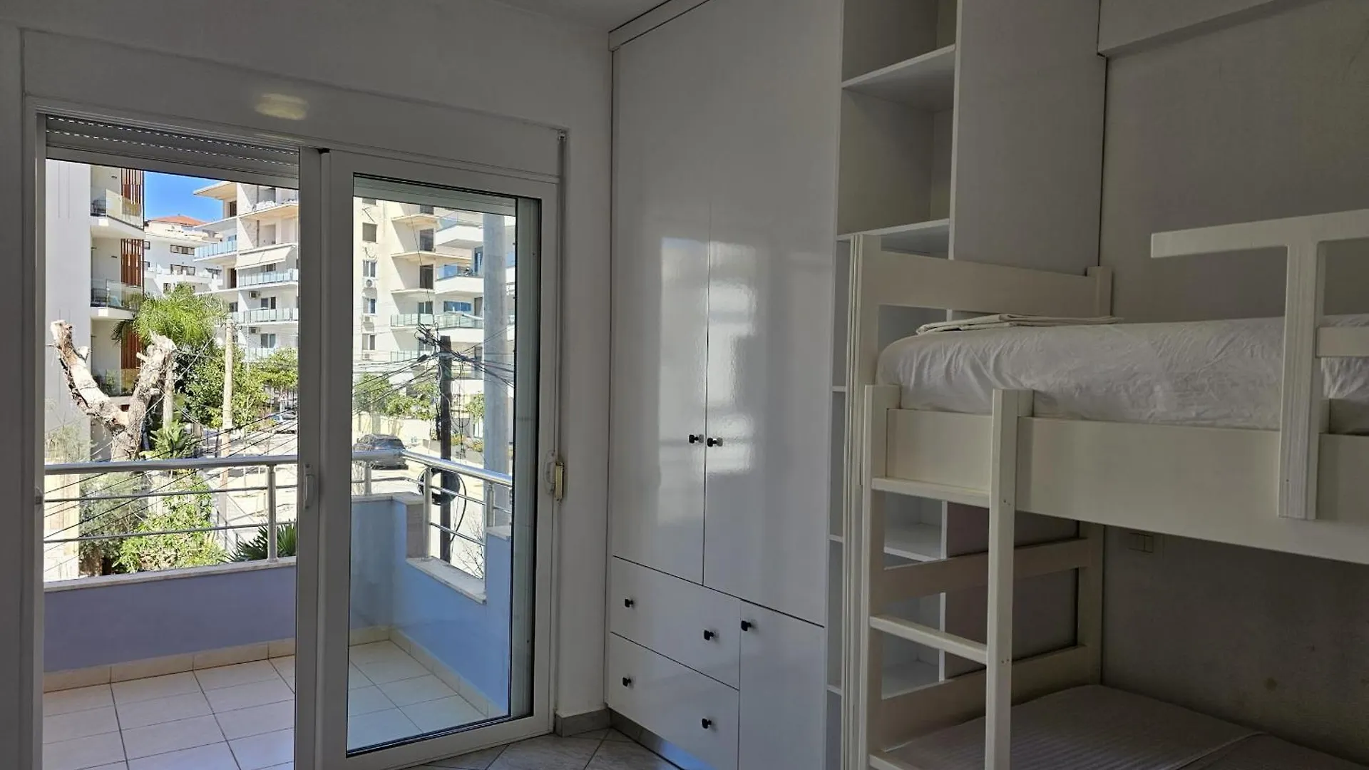 Roman Apartment Sarandë 0*,